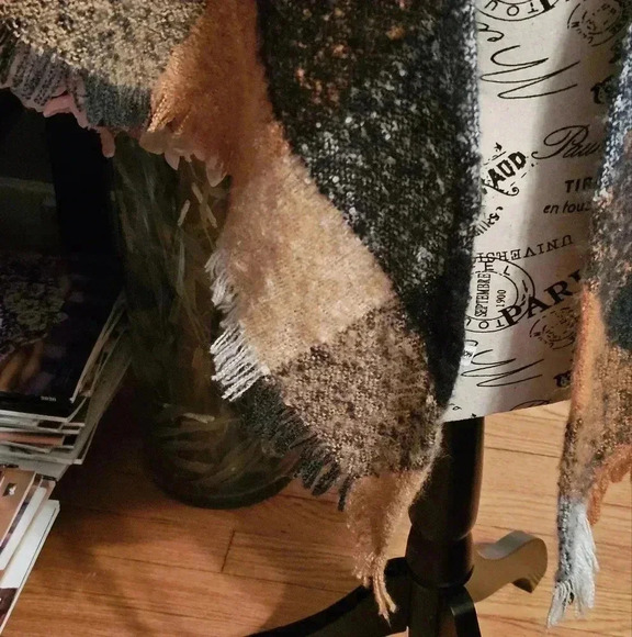 Women's Sonoma Plaid‎ Scarf - Picture 3 of 5